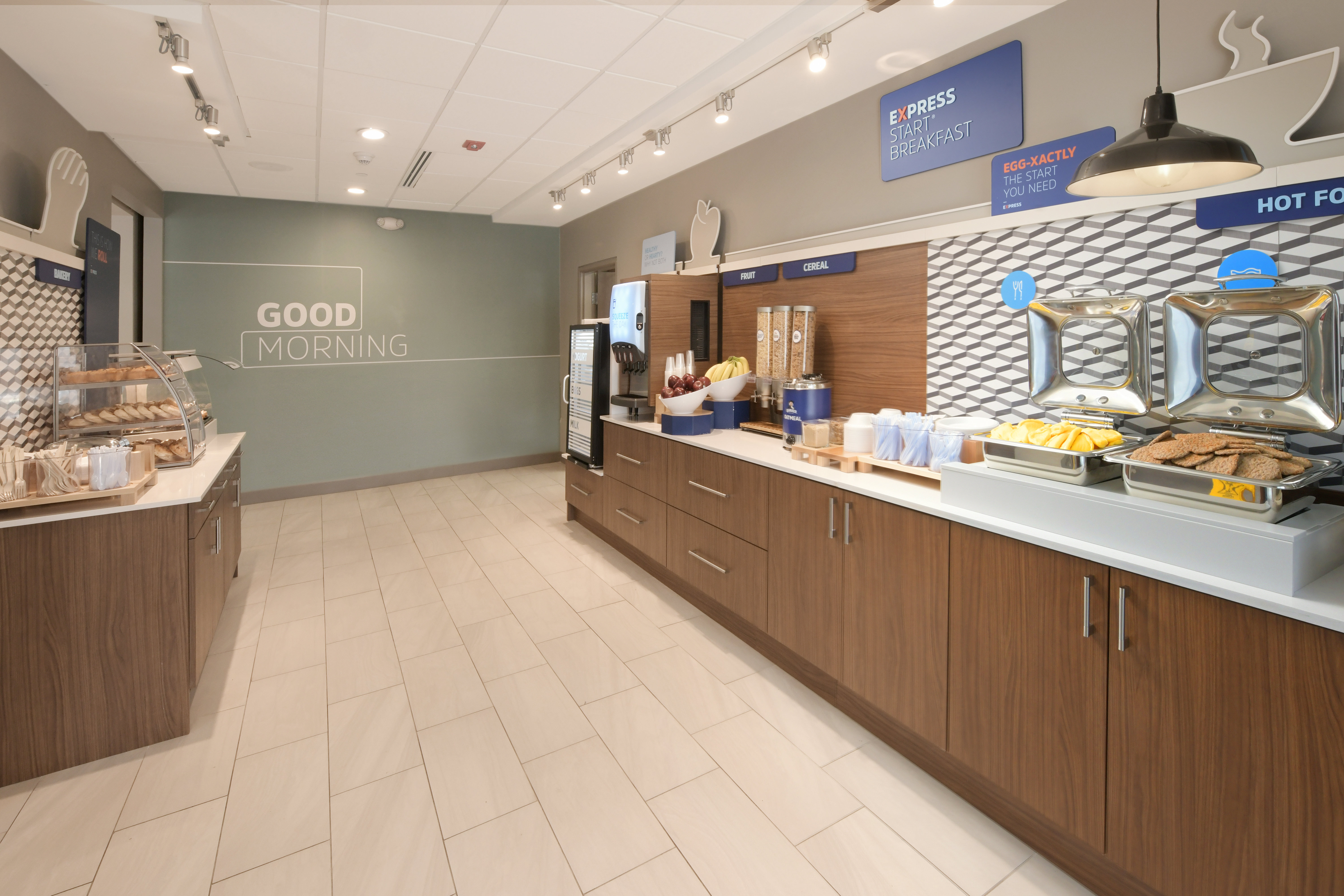 holiday inn express and suites williamstown glassboro by ihg