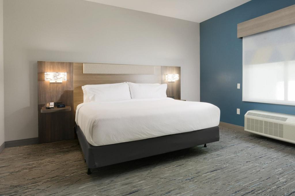 holiday inn express and suites williamstown glassboro by ihg