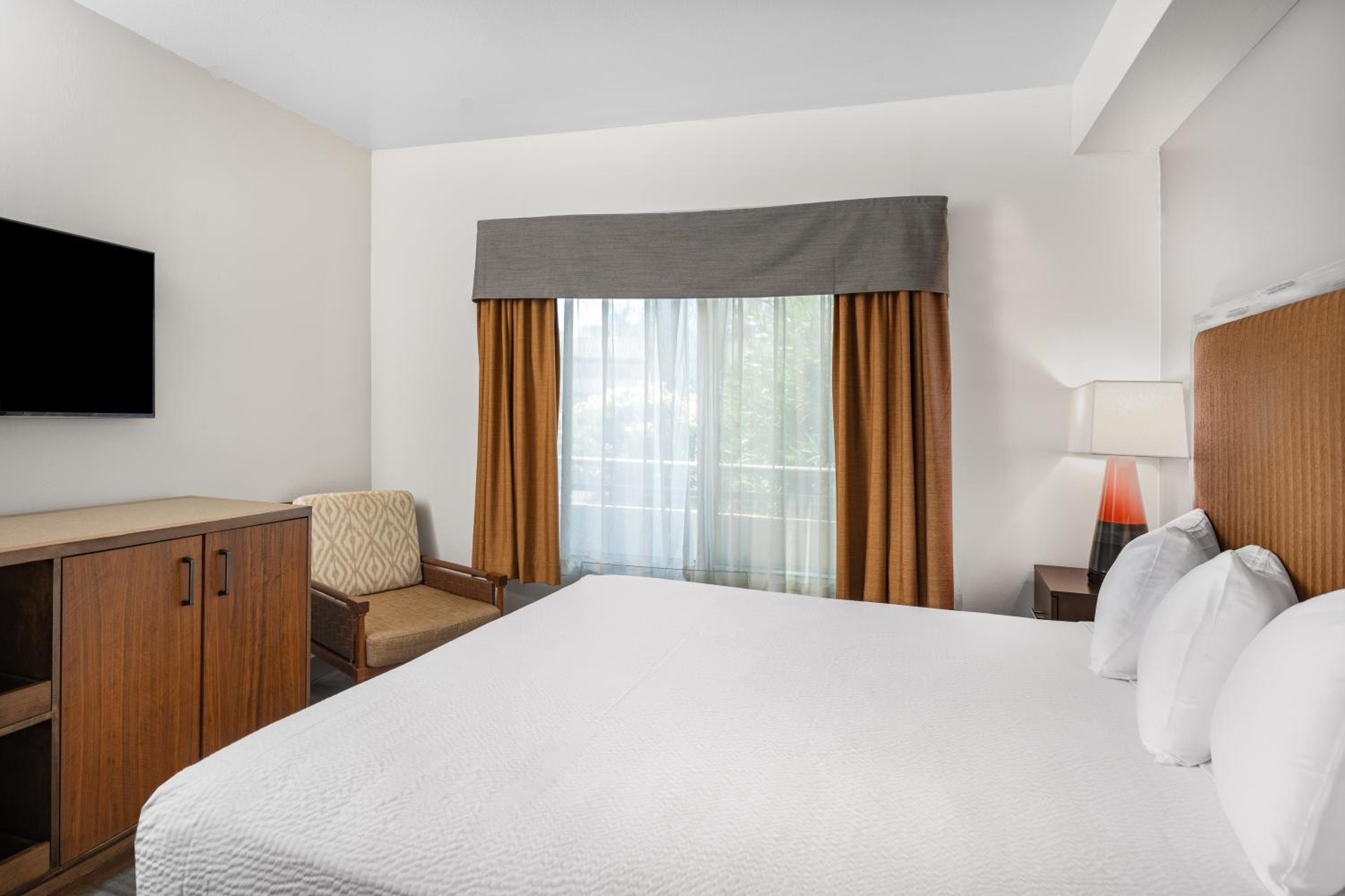 holiday inn express and suites williamstown glassboro by ihg