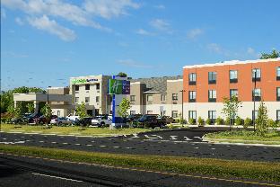 holiday inn express and suites williamstown glassboro by ihg