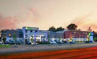 holiday inn express and suites williamstown glassboro by ihg