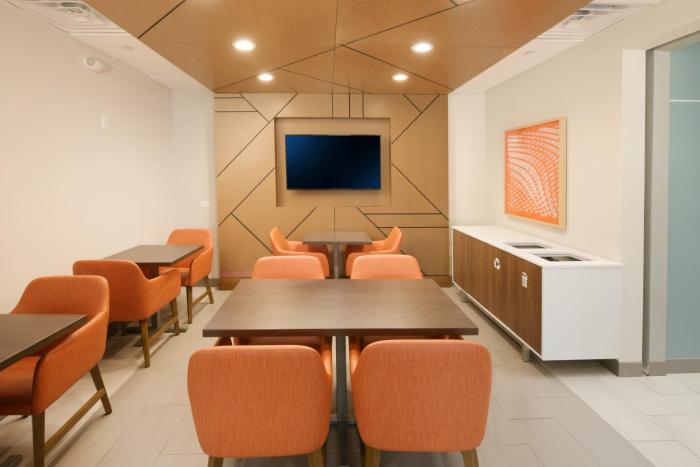 holiday inn express and suites williamstown glassboro by ihg