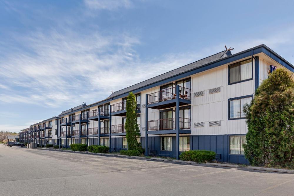 polynesian hotel and suites wisconsin dells lake delton