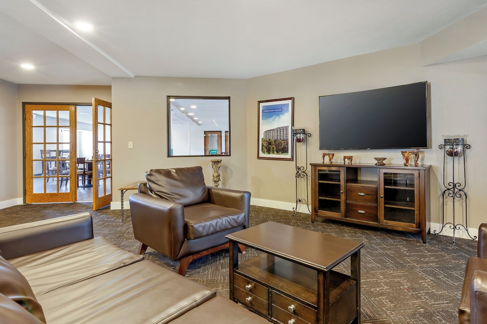 polynesian hotel and suites wisconsin dells lake delton