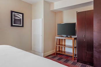 polynesian hotel and suites wisconsin dells lake delton