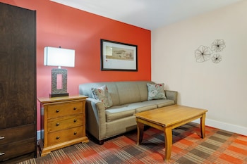 polynesian hotel and suites wisconsin dells lake delton