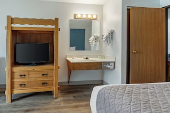 polynesian hotel and suites wisconsin dells lake delton