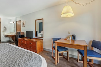 polynesian hotel and suites wisconsin dells lake delton