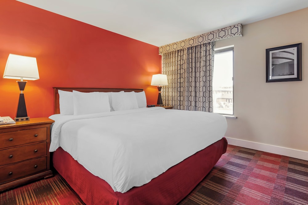 polynesian hotel and suites wisconsin dells lake delton