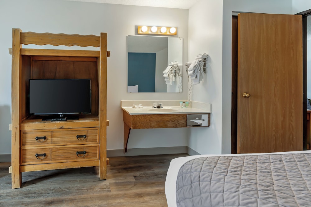 polynesian hotel and suites wisconsin dells lake delton