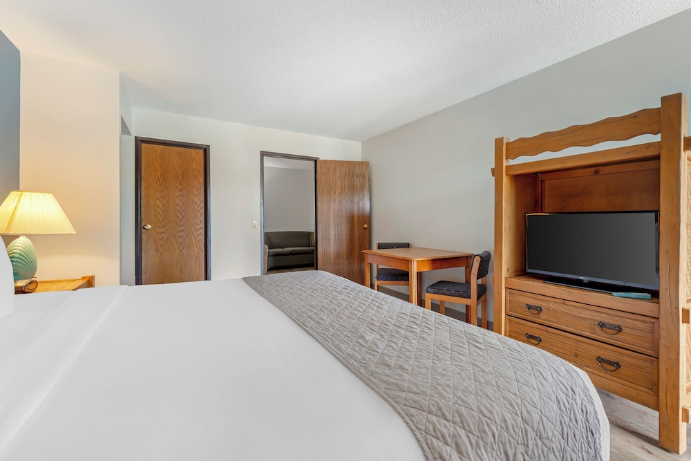 polynesian hotel and suites wisconsin dells lake delton