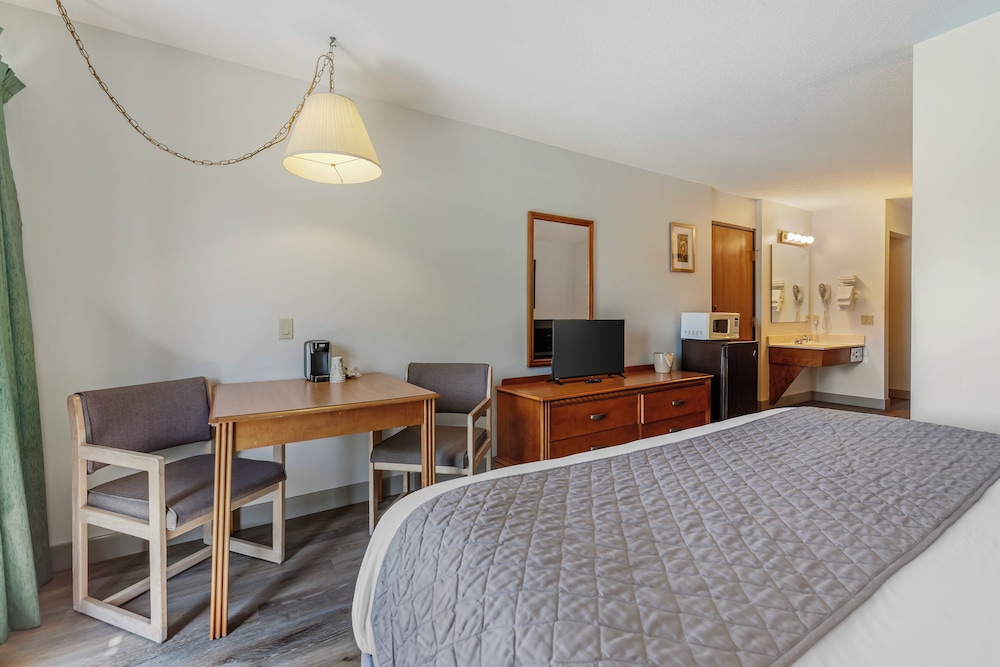 polynesian hotel and suites wisconsin dells lake delton