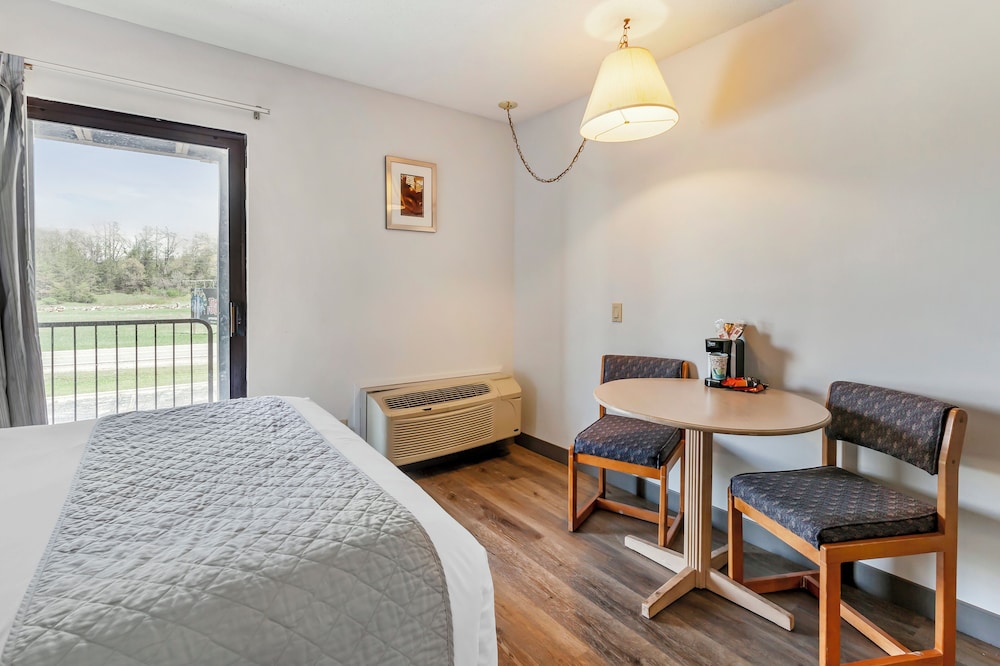 polynesian hotel and suites wisconsin dells lake delton