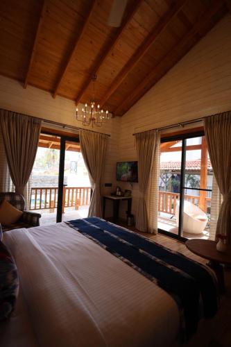 foxoso aaristo baga beach resort