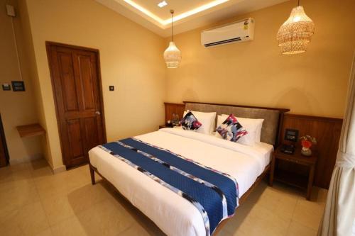 Foxoso Aaristo Baga Beach Resort,,3 star