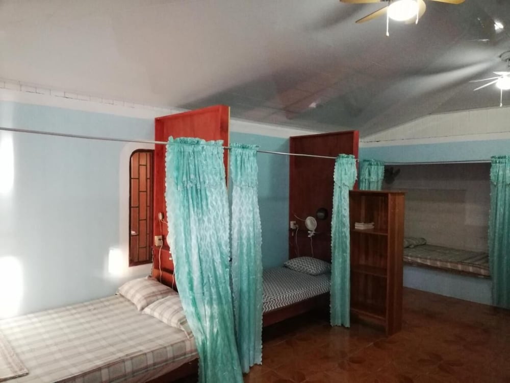 hostel y cabinas tapandua