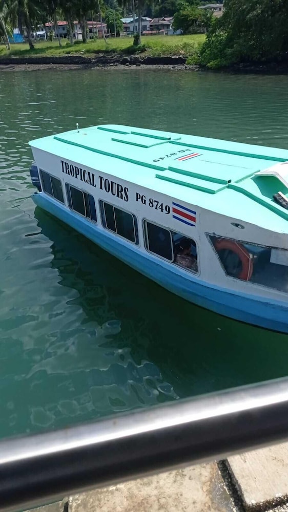 hostel y cabinas tapandua