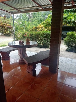 hostel y cabinas tapandua