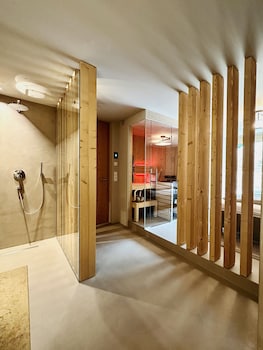 4 monkeys apartments