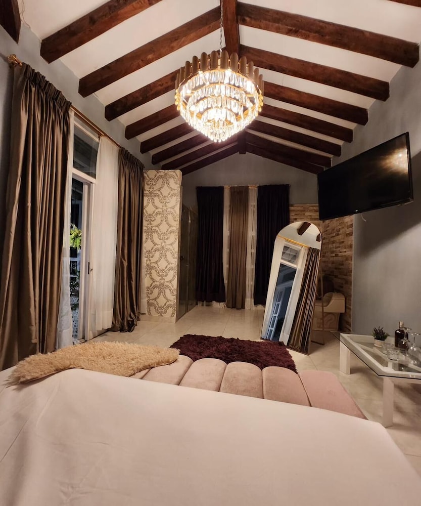 hotel boutique sant serrant