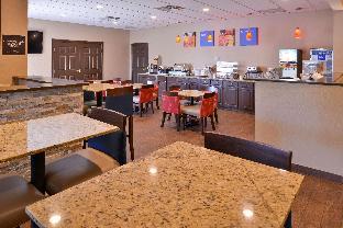 comfort inn and suites fayetteville university area