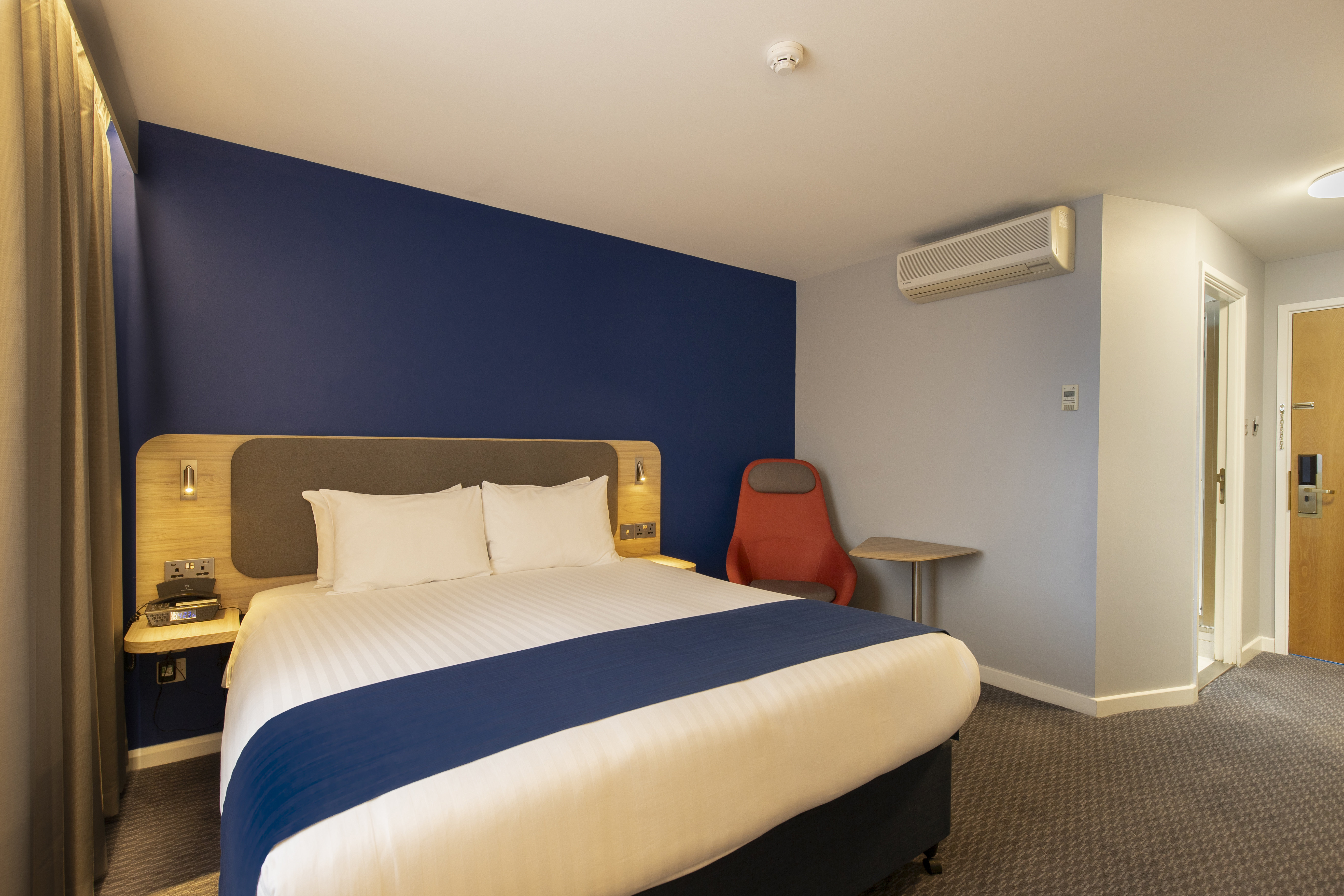 holiday inn express poole by ihg