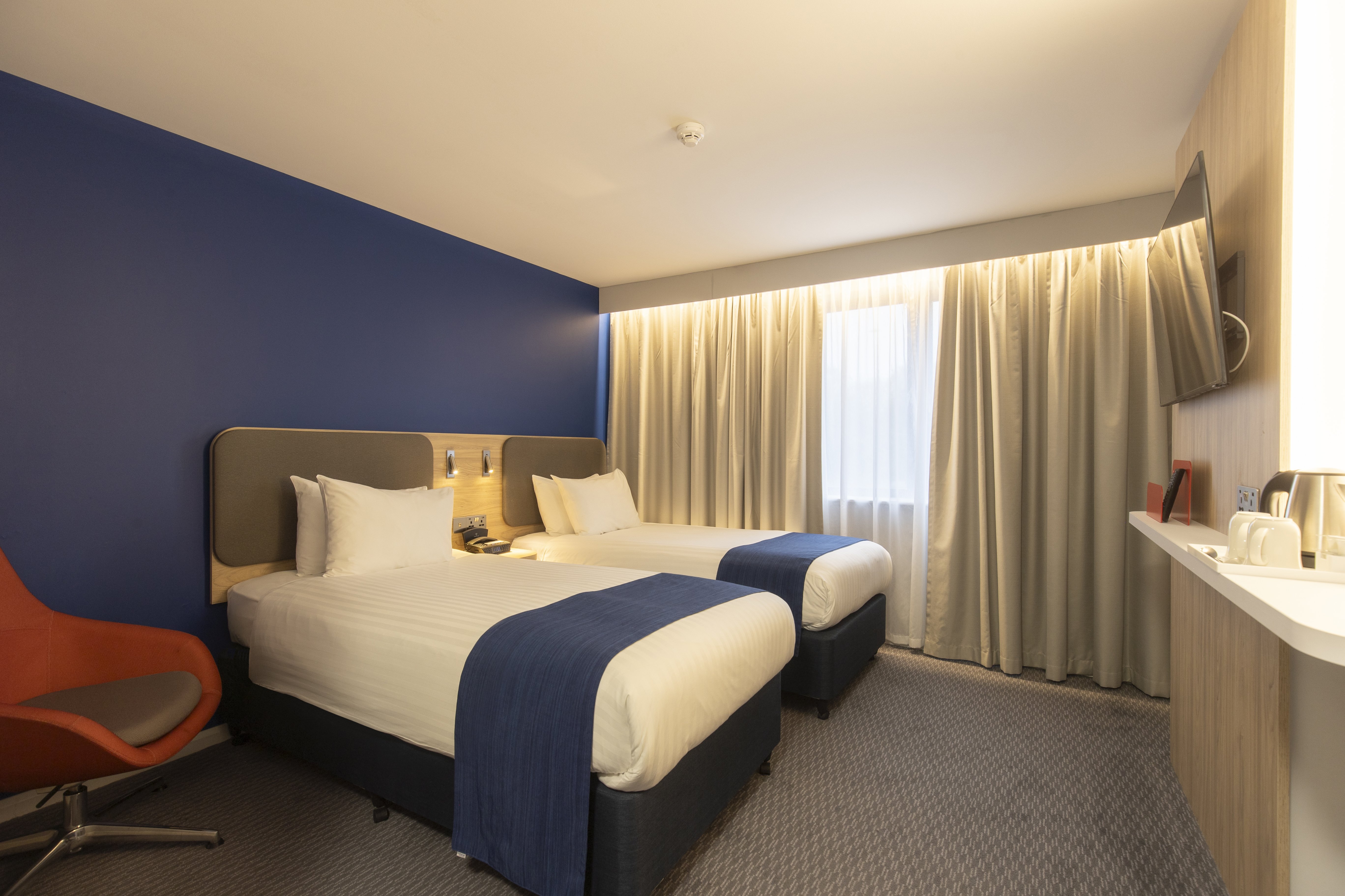 holiday inn express poole by ihg