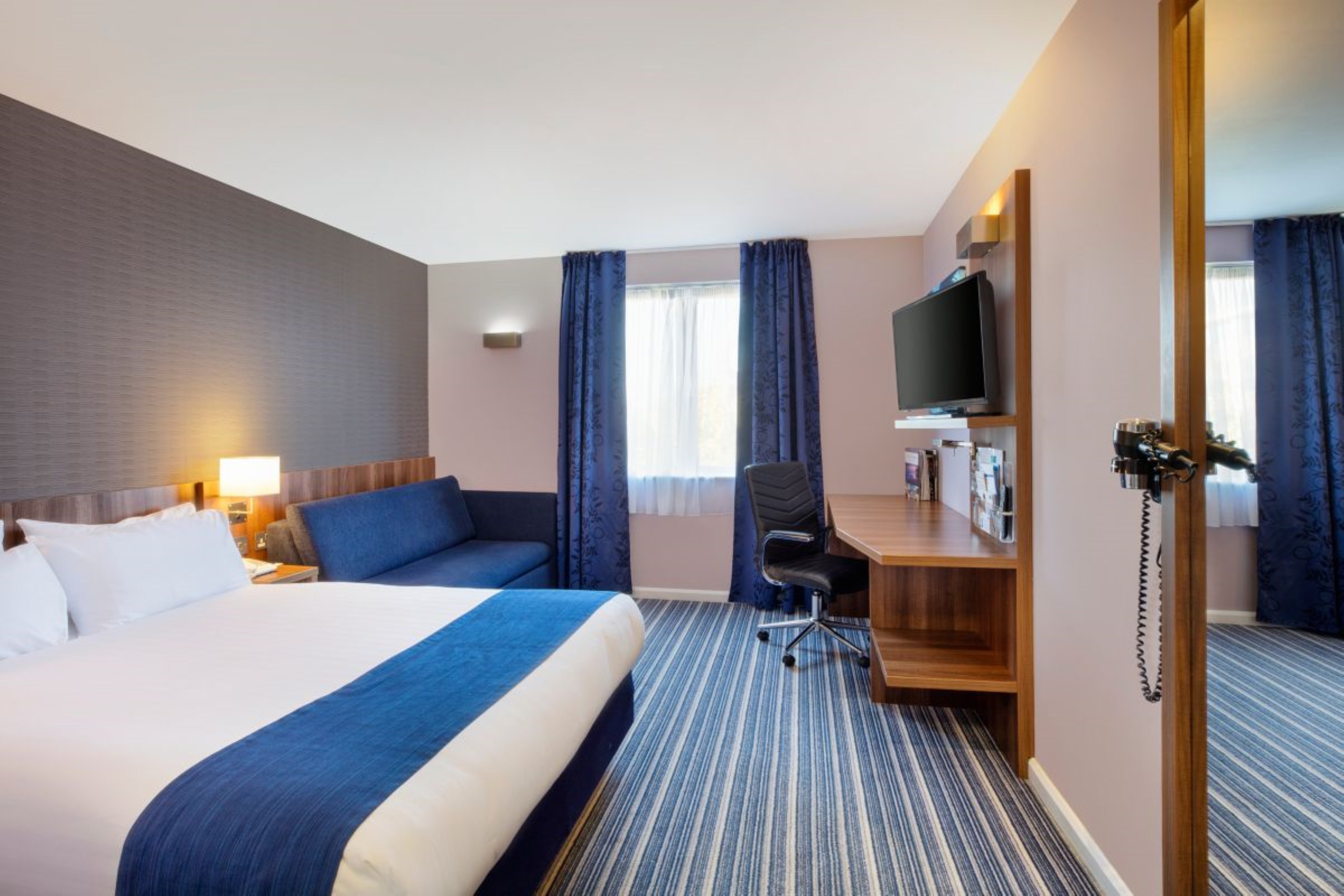holiday inn express poole by ihg