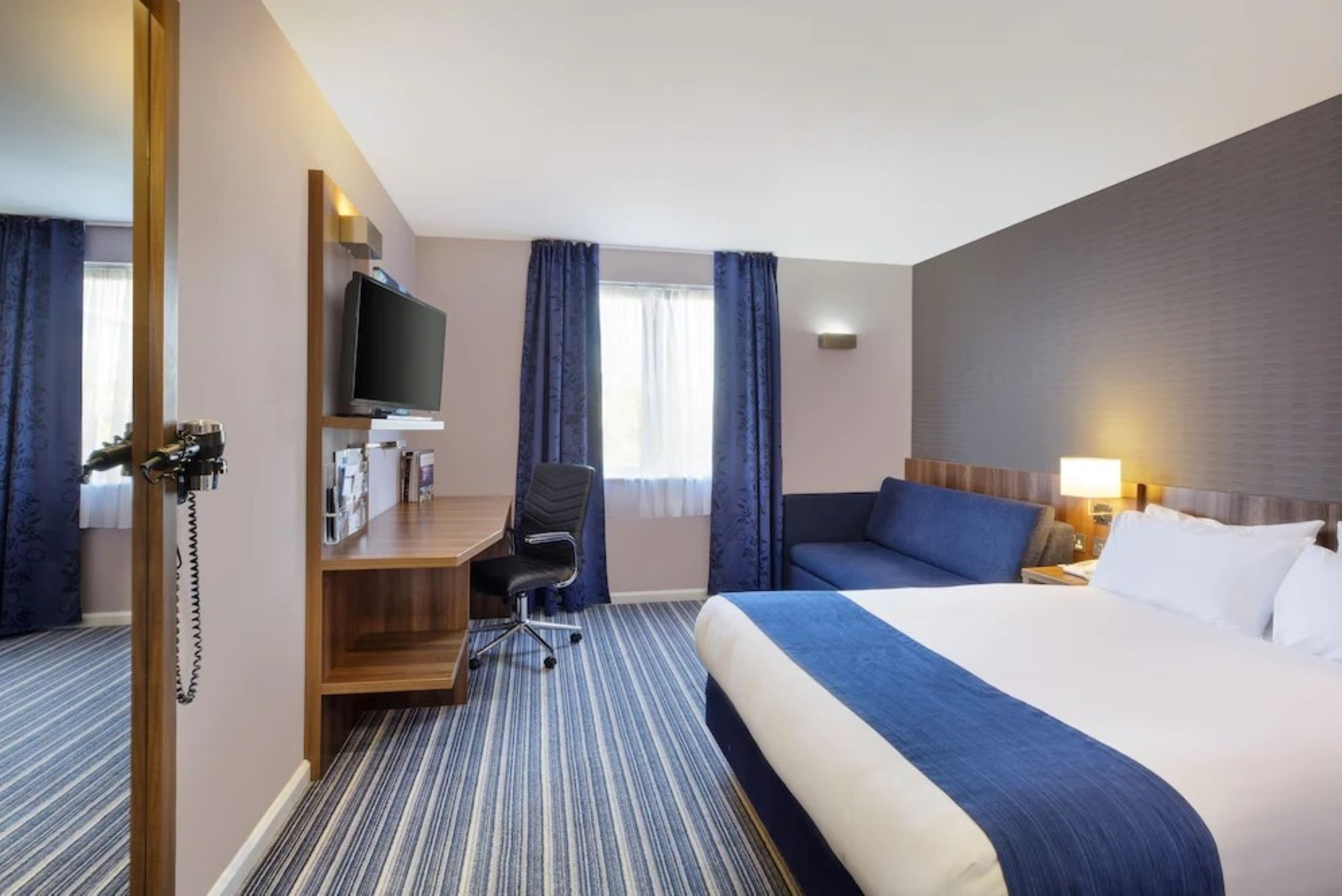 holiday inn express poole by ihg