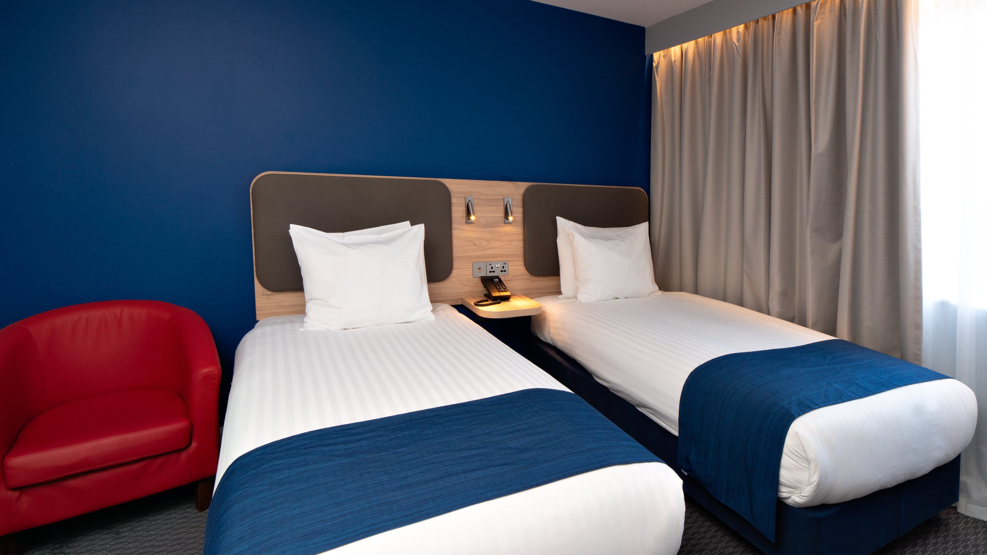 holiday inn express poole by ihg