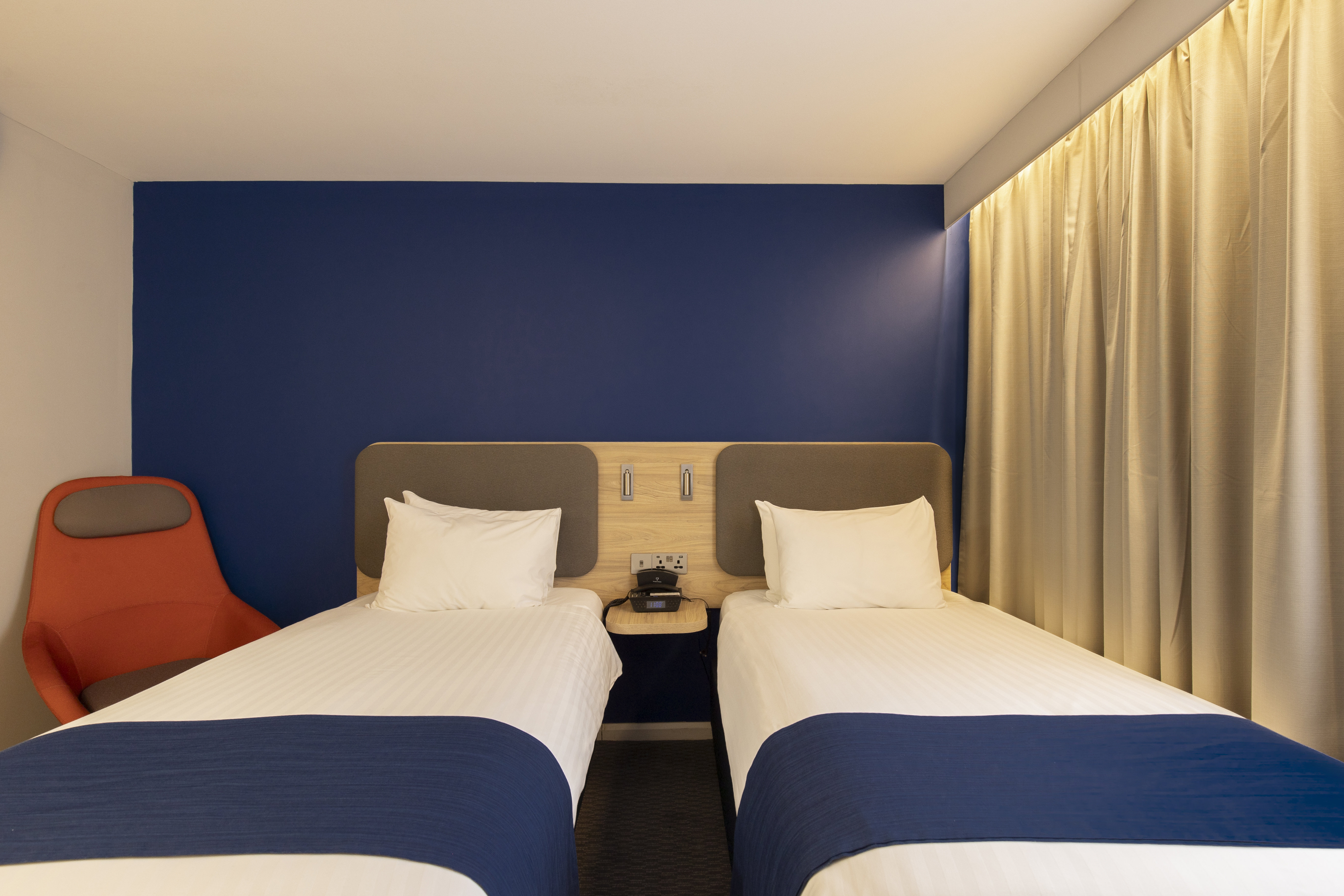 holiday inn express poole by ihg