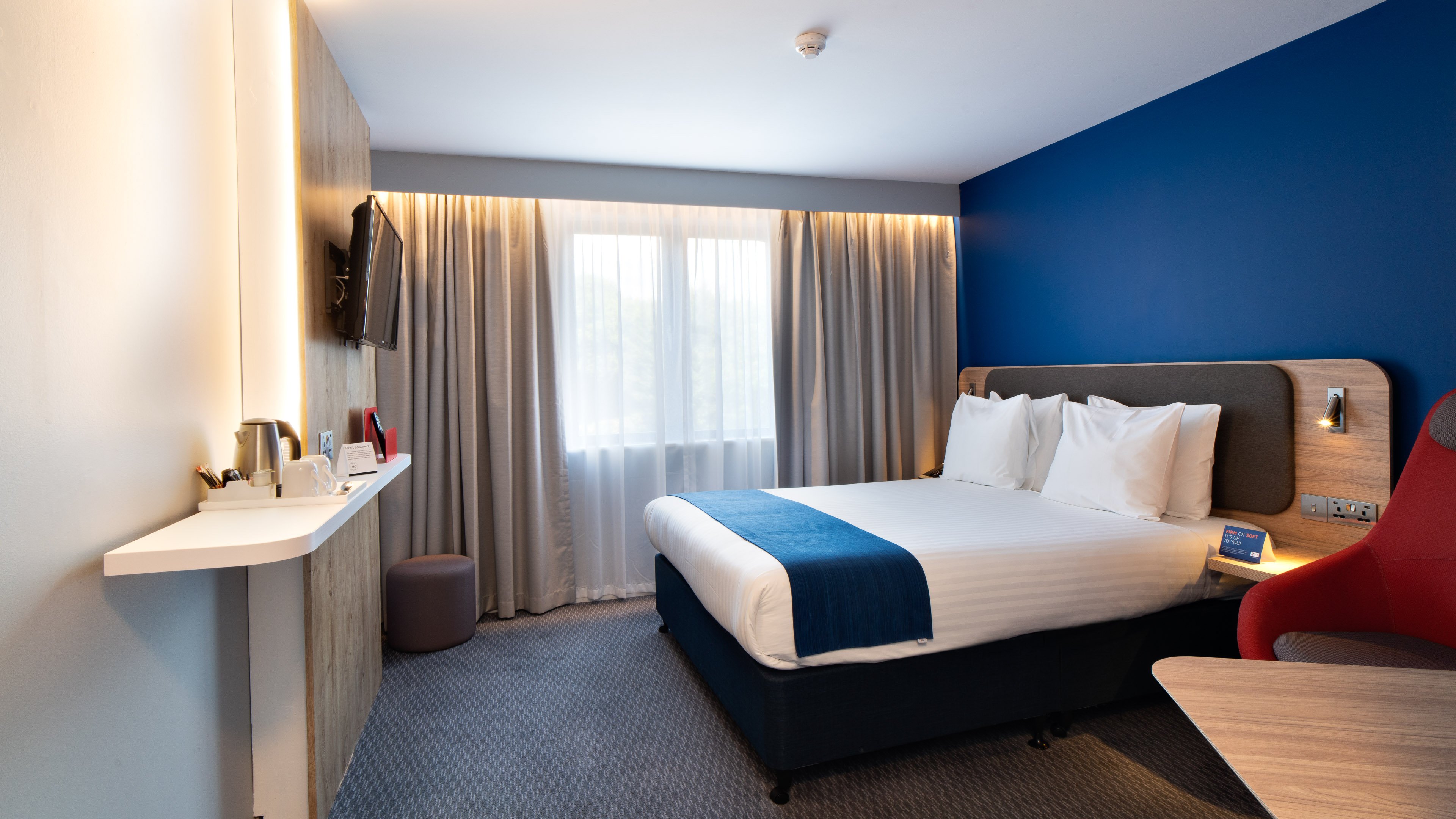holiday inn express poole by ihg