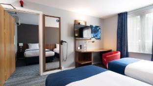holiday inn express poole by ihg