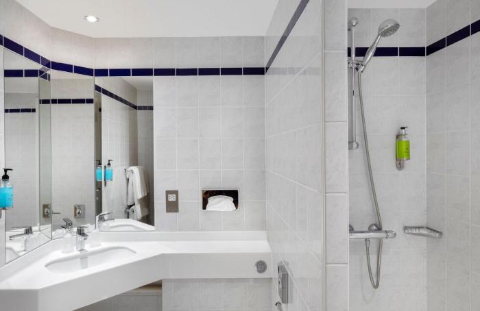 holiday inn express poole by ihg