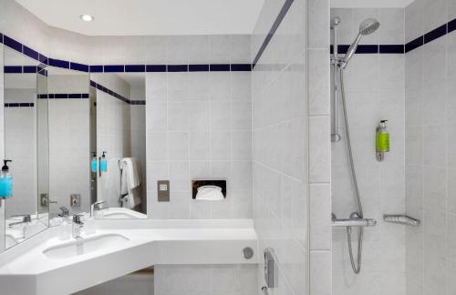 holiday inn express poole by ihg