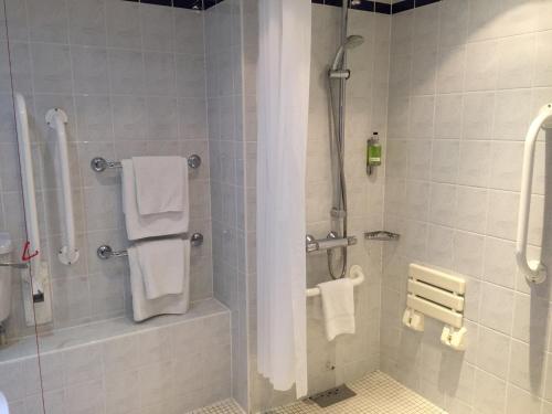 holiday inn express poole by ihg