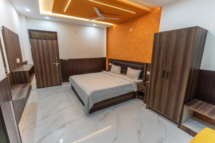 big brother hostel agra