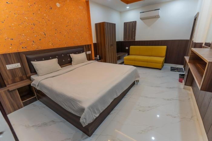 big brother hostel agra