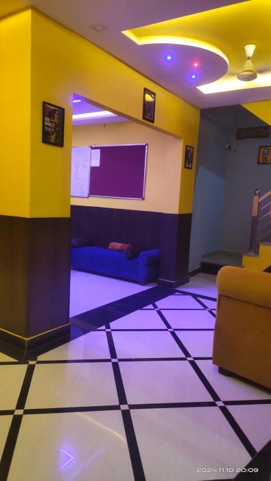 big brother hostel agra