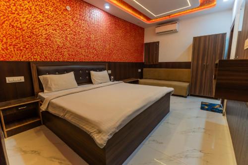 big brother hostel agra