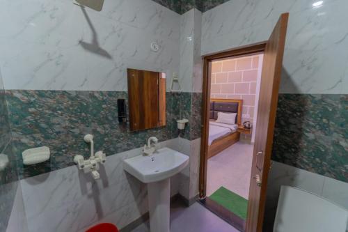 big brother hostel agra