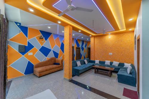 big brother hostel agra