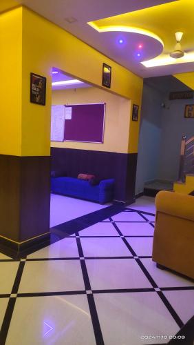 big brother hostel agra