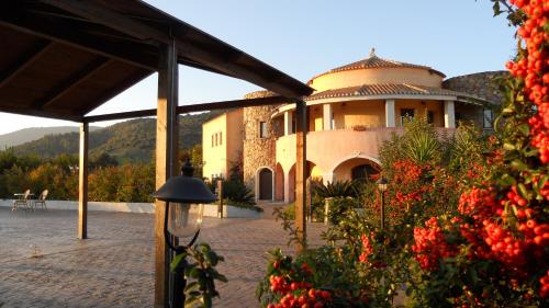 maria caderina green village