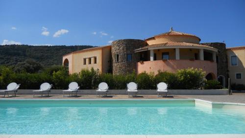 maria caderina green village