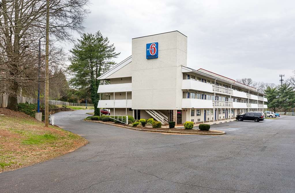 motel 6 charlotte nc coliseum