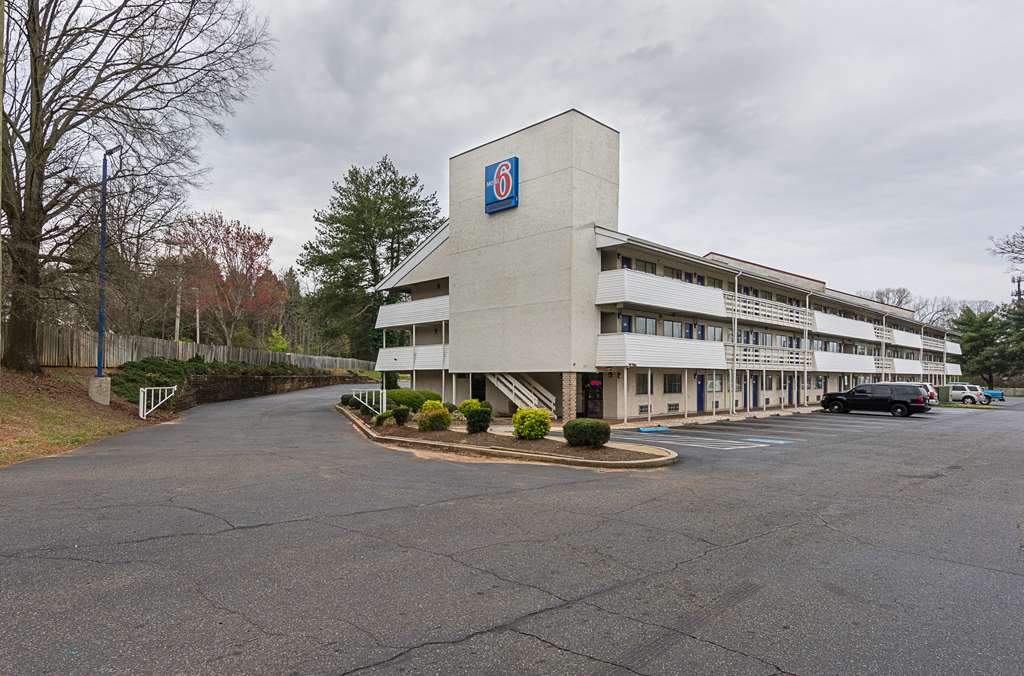 motel 6 charlotte nc coliseum
