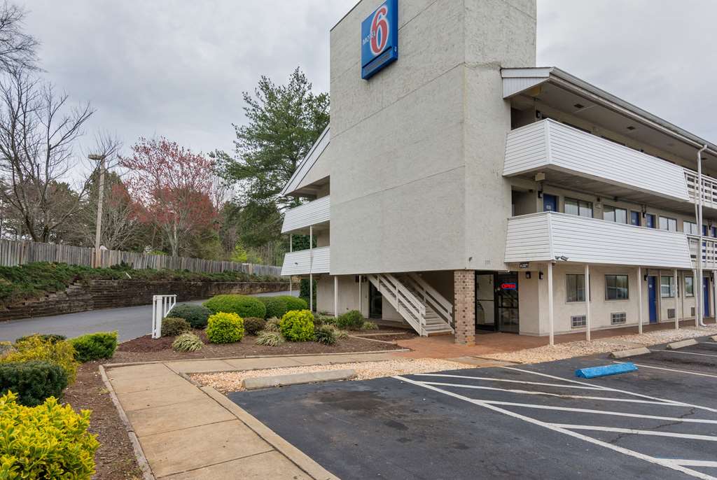 motel 6 charlotte nc coliseum