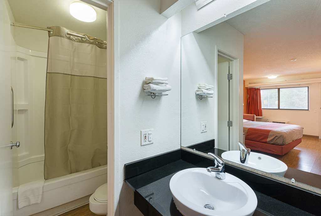 motel 6 charlotte nc coliseum