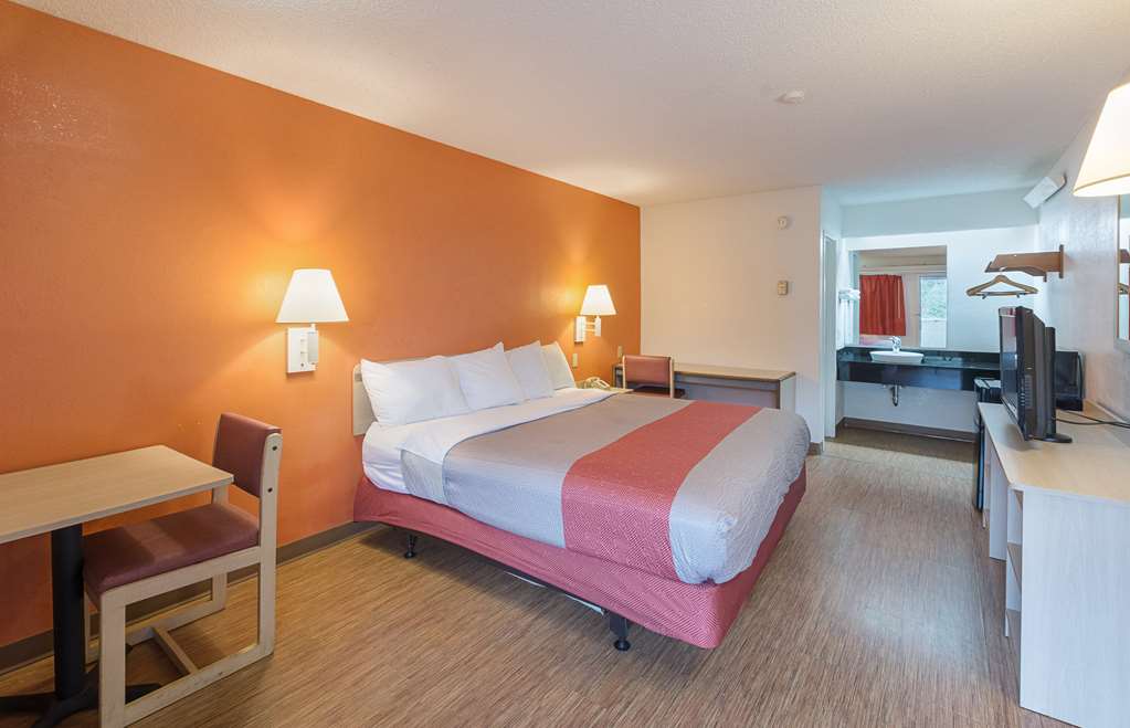 motel 6 charlotte nc coliseum